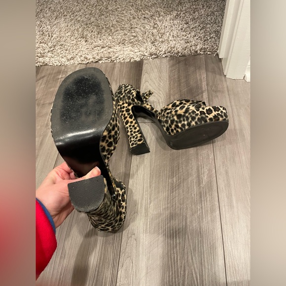 N.Y.L.A. 90’s Cheetah Platforms - Picture 3 of 3